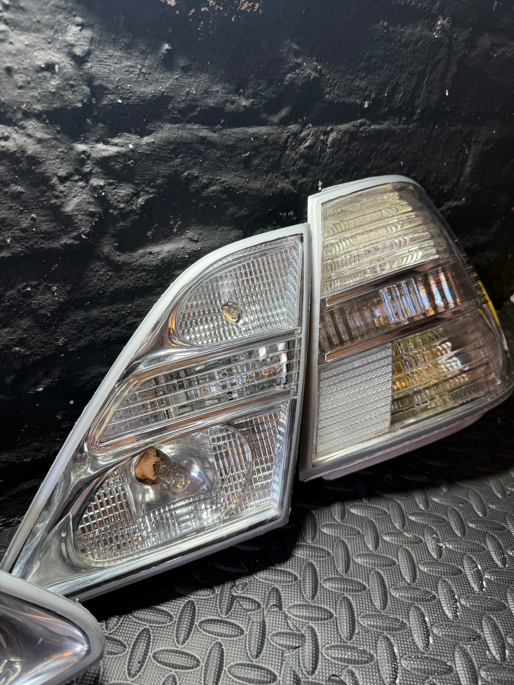Lexus LS430 Clear Tail Lights (2001-2006)