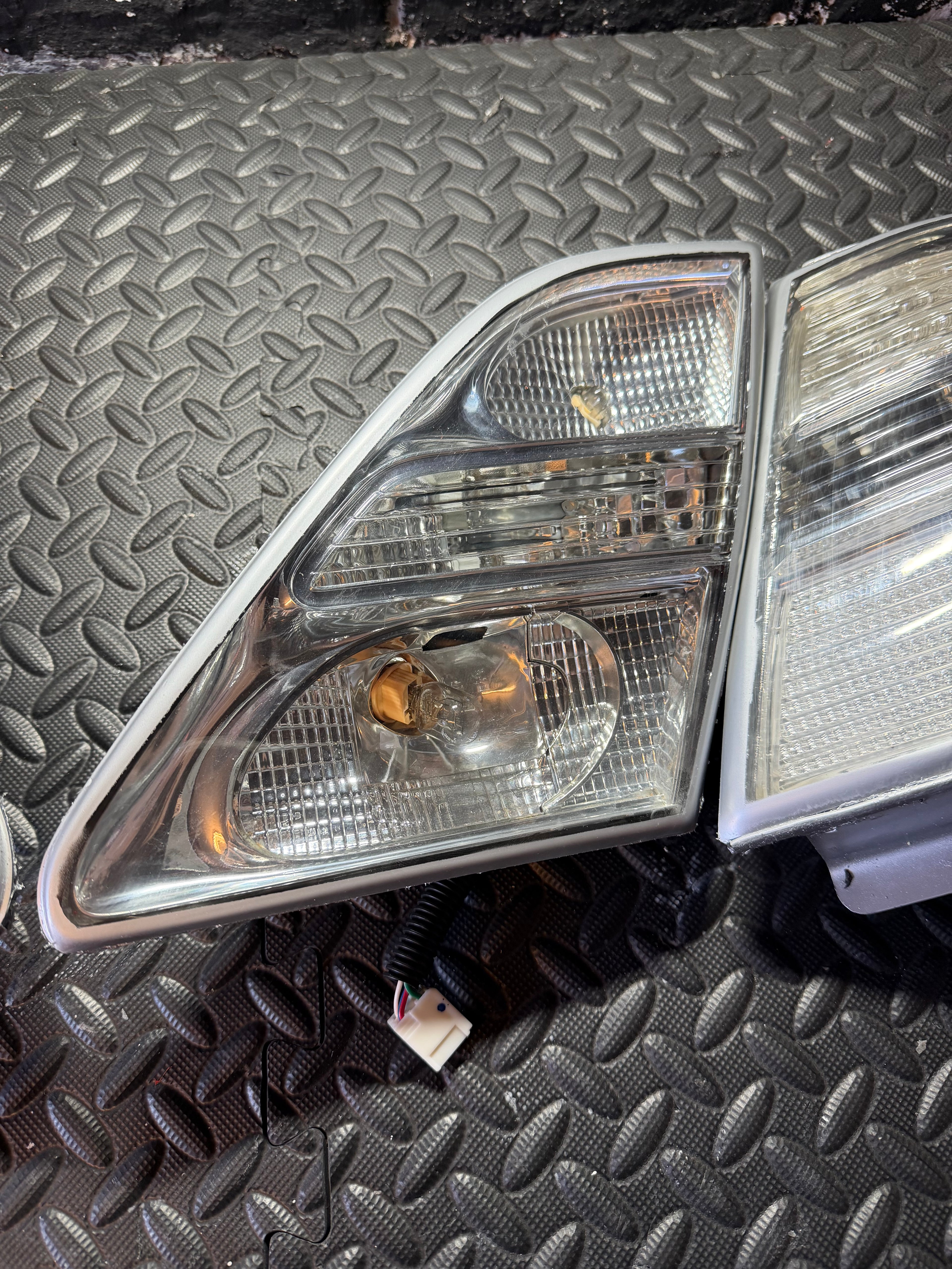 Lexus LS430 Clear Tail Lights (2001-2006)