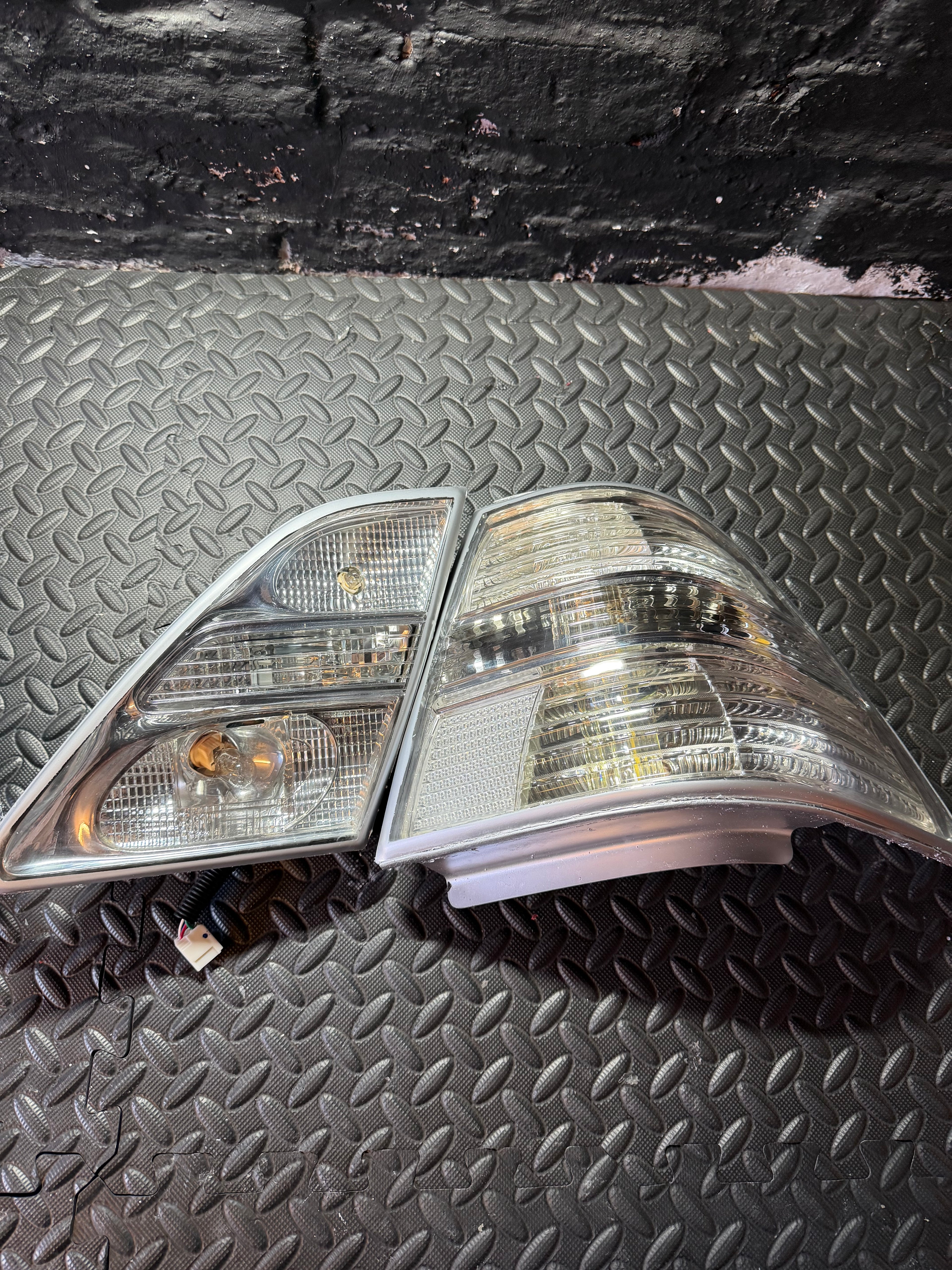 Lexus LS430 Clear Tail Lights (2001-2006)