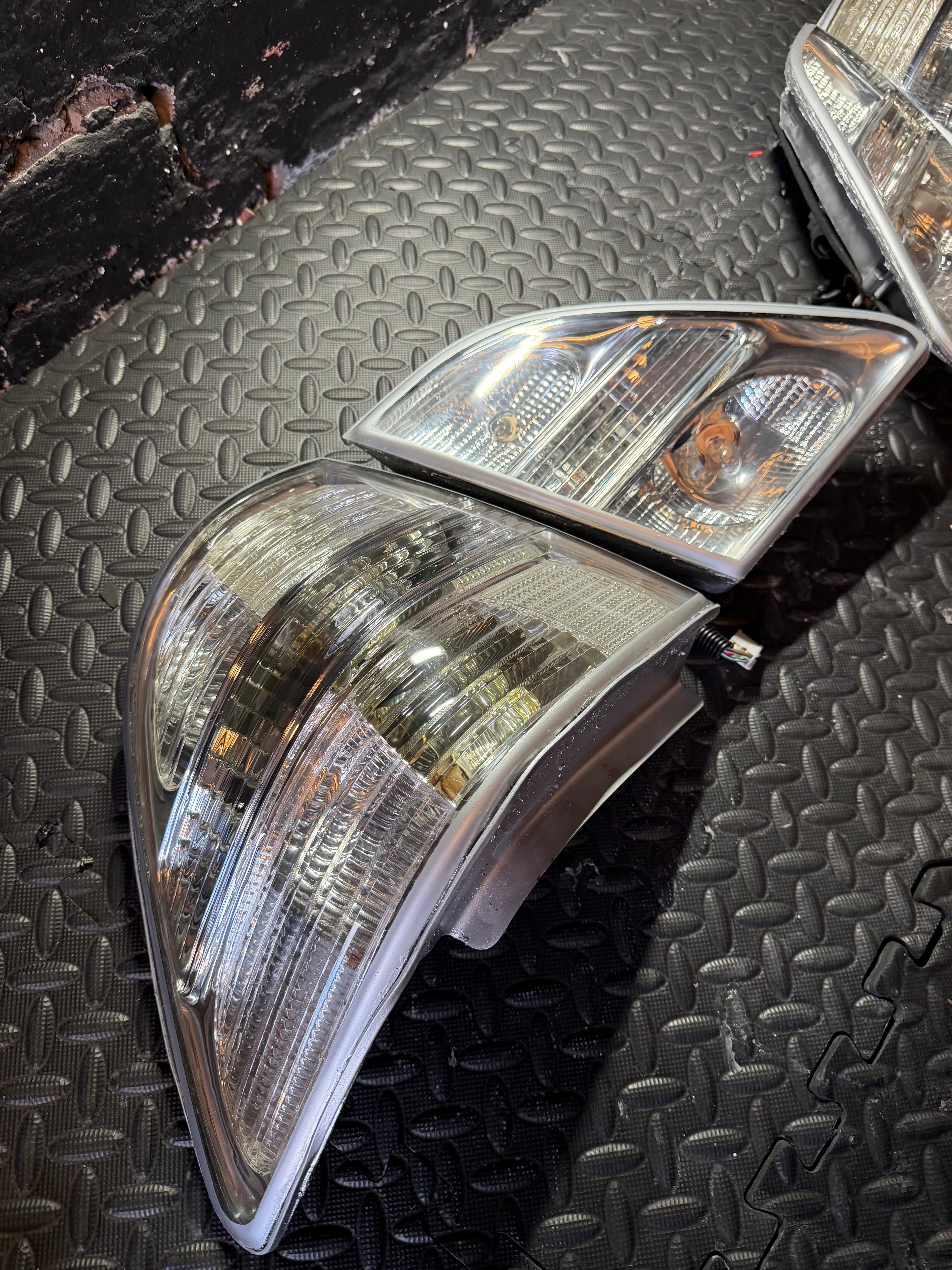 Lexus LS430 Clear Tail Lights (2001-2006)