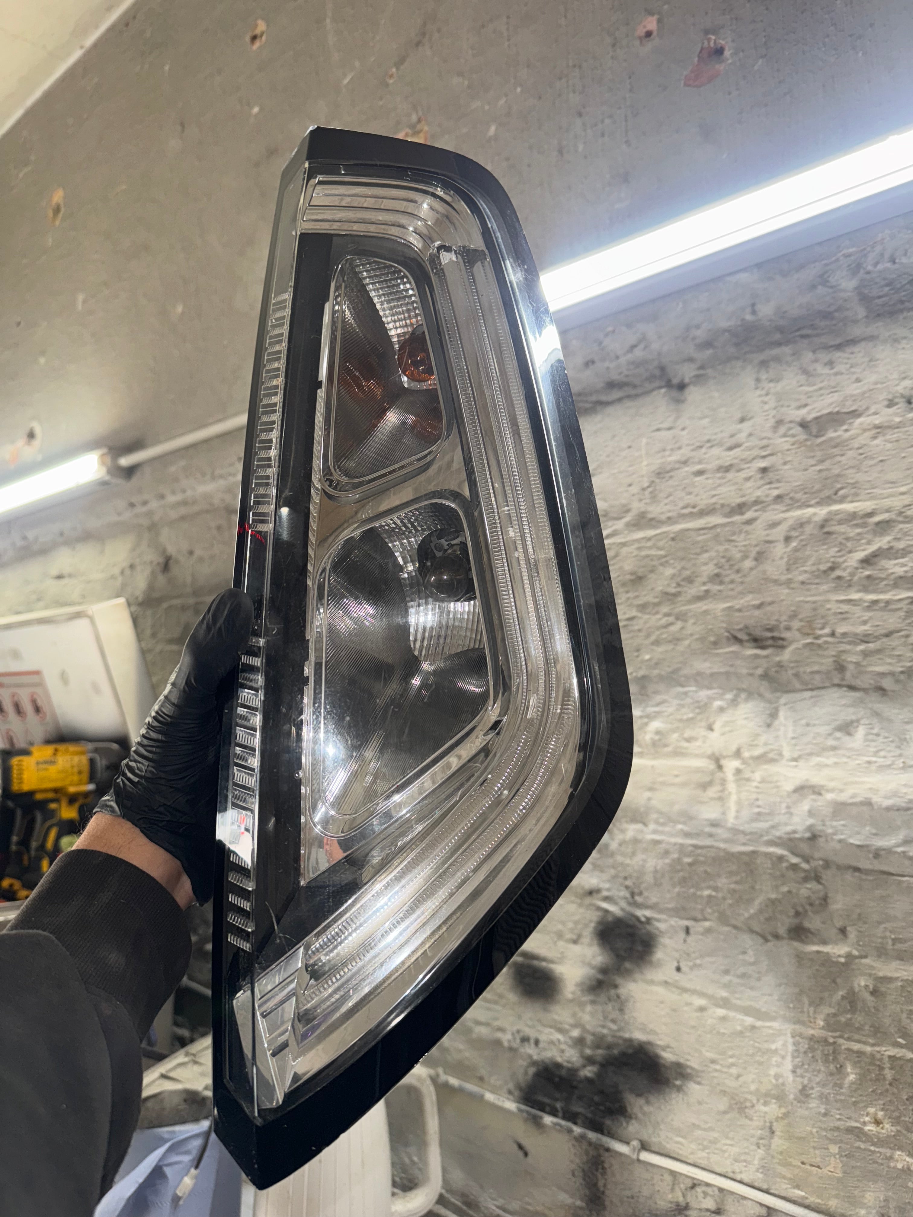 Clear Fiat/Abarth Punto EVO tail lights